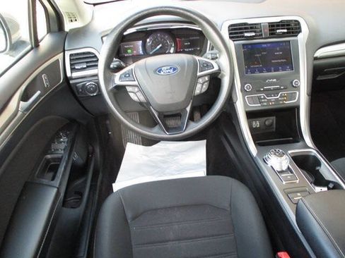 Used 2020 Ford Fusion SE FWD image 18
