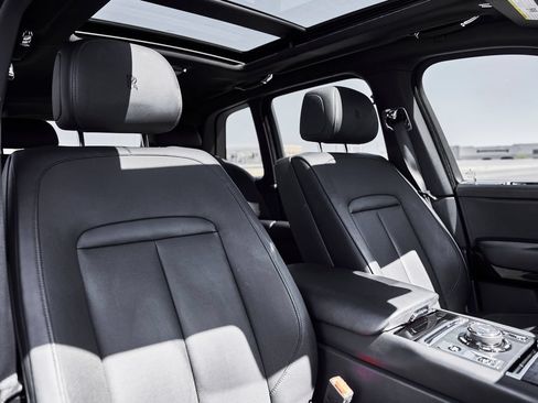 Used 2020 Rolls-Royce Cullinan AWD/4WD image 46