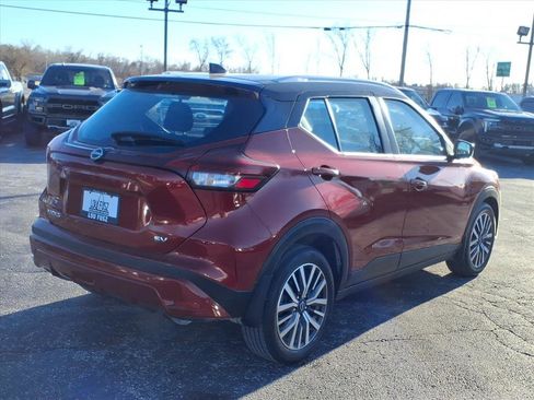 Used 2023 Nissan Kicks SV image 3