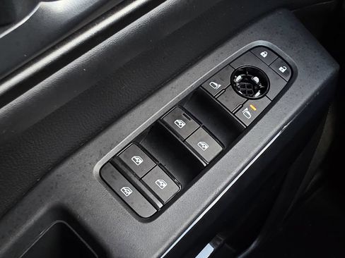 Used 2024 Nissan Pathfinder SV AWD/4WD image 26