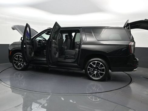 Used 2025 Chevrolet Suburban RST w/ Comfort Package RWD image 36