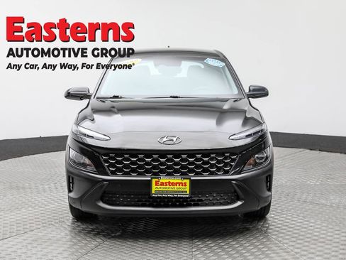 Used 2022 Hyundai Kona SE w/ Winter Weather Package image 2