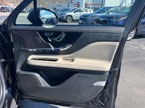 Used 2025 Lincoln Corsair Reserve image 27