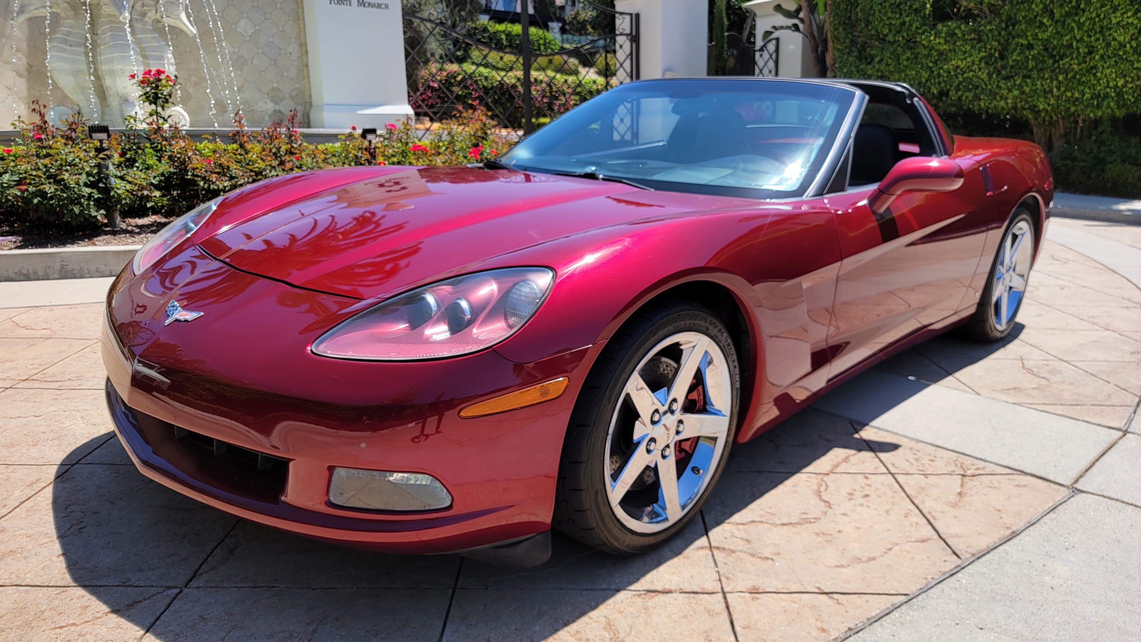 Used 2007 Chevrolet Corvette Coupe w/ Performance Package RWD image 3