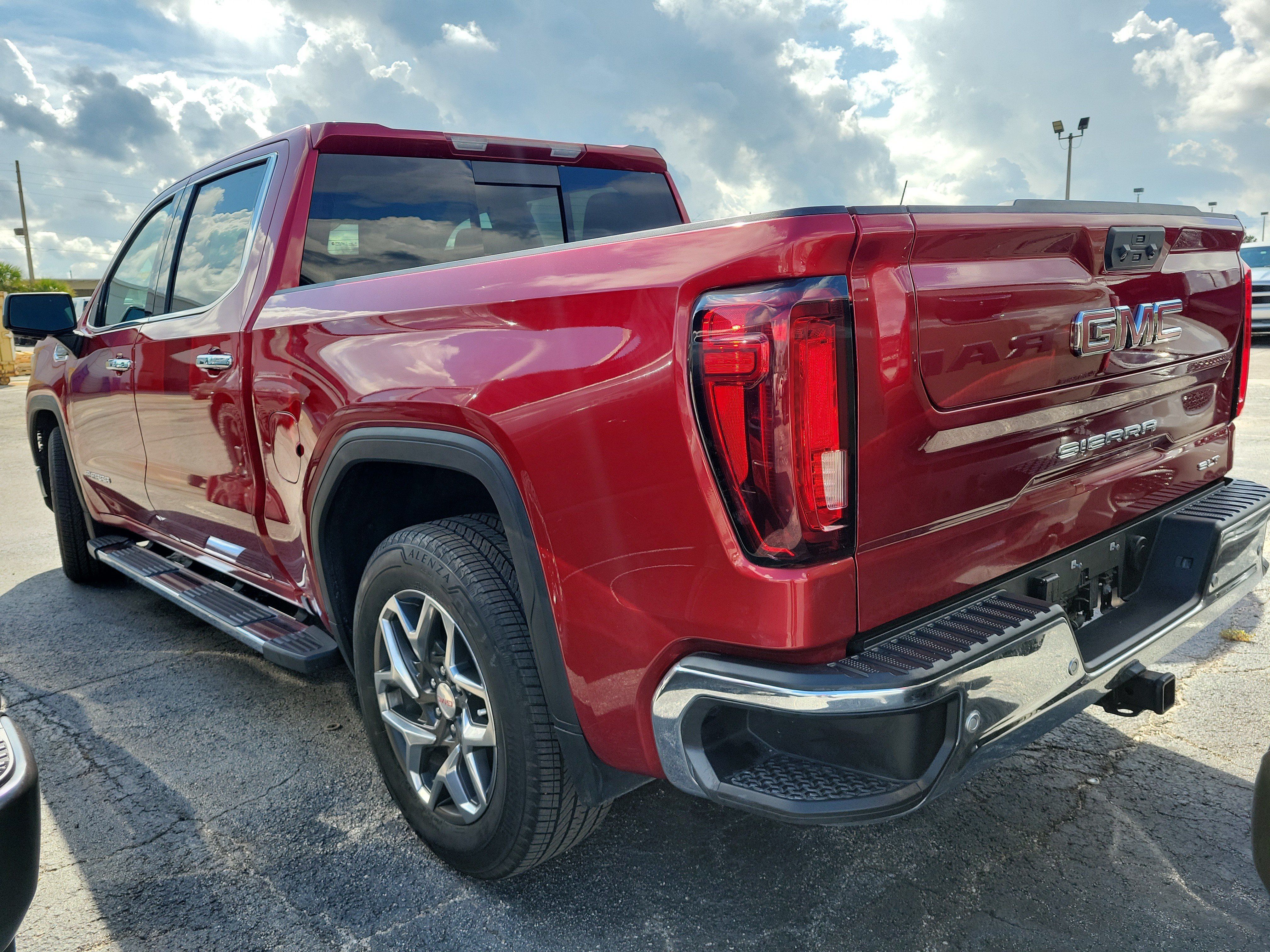 Used 2023 GMC Sierra 1500 SLT w/ SLT Premium Plus Package RWD image 4
