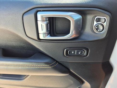 Used 2025 Jeep Wrangler Unlimited Sahara w/ Safety Group AWD/4WD image 14