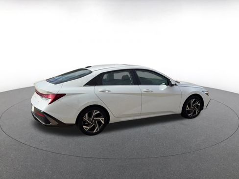 Used 2025 Hyundai Elantra Limited image 14