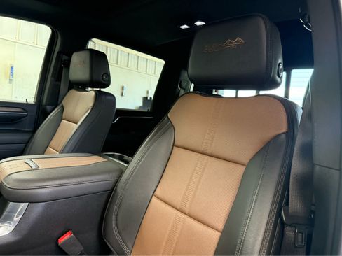 Used 2024 Chevrolet Silverado 2500 High Country image 13