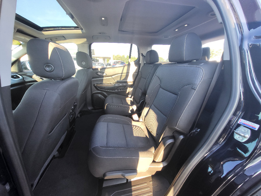 Used 2021 GMC Acadia SLE w/ Driver Convenience Package FWD image 23