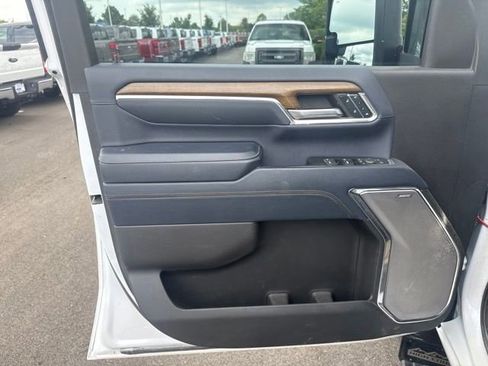 Used 2024 Chevrolet Silverado 3500 High Country w/ Technology Package AWD/4WD image 8