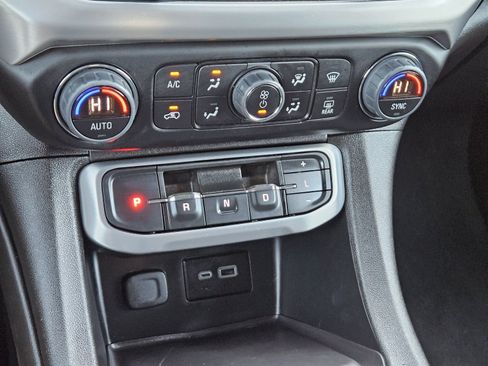 Certified 2023 GMC Acadia SLE w/ Driver Convenience Package image 22