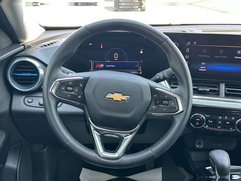 Used 2025 Chevrolet Trax LT w/ Driver Confidence Package FWD image 9