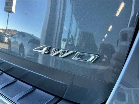 Used 2023 Ford Explorer Limited image 24