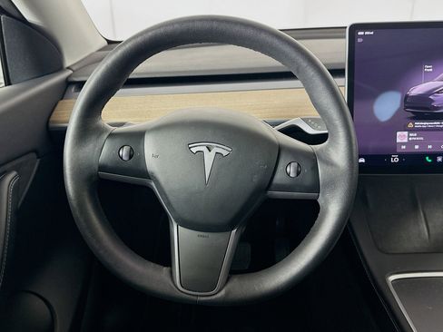 Used 2022 Tesla Model Y Long Range AWD/4WD image 17