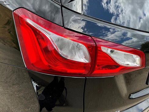 Used 2021 Chevrolet Equinox LT image 29