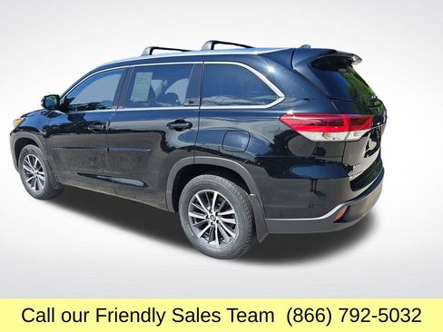 Used 2017 Toyota Highlander XLE AWD/4WD image 3