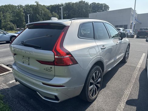 Used 2024 Volvo XC60 B5 Plus AWD/4WD image 4