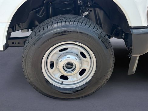 Used 2025 Ford F250 XL AWD/4WD image 9