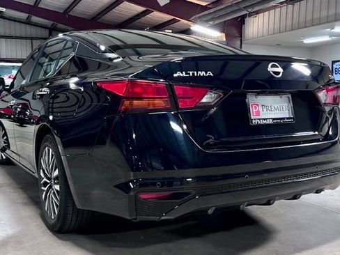 Used 2024 Nissan Altima 2.5 SV FWD image 5