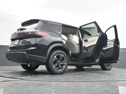 Used 2025 Nissan Rogue SV FWD image 53