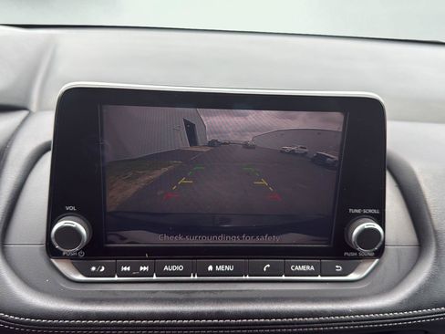 Used 2024 Nissan Rogue S FWD image 18