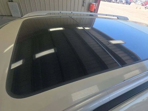 Used 2017 Nissan Rogue SL w/ SL Premium Package image 16