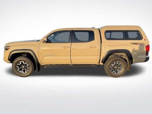 Used 2016 Toyota Tacoma TRD Off-Road image 6