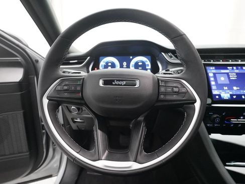 Used 2025 Jeep Grand Cherokee Laredo X w/ Luxury Tech Group I AWD/4WD image 4