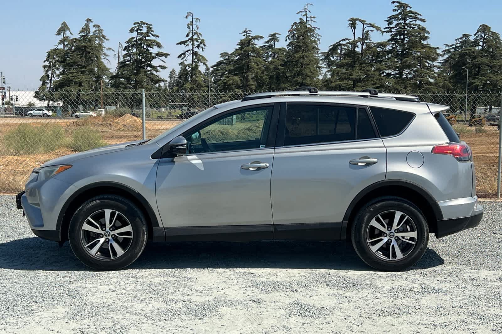 Used 2018 Toyota RAV4 XLE FWD image 6