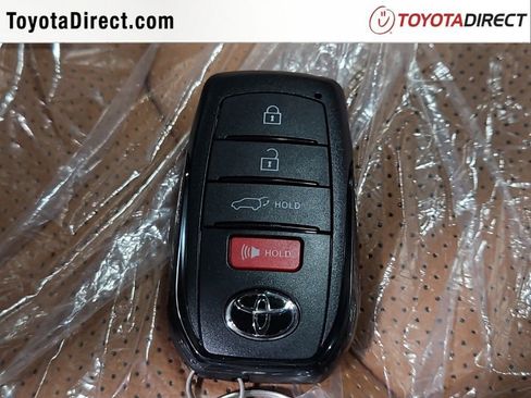 New 2026 Toyota Highlander Platinum image 27