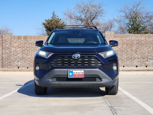 Used 2020 Toyota RAV4 XLE Premium image 2