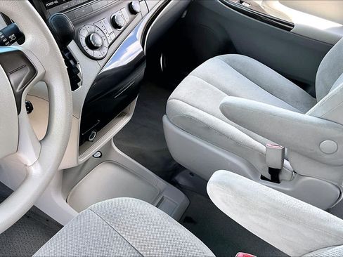 Used 2013 Toyota Sienna L FWD image 15