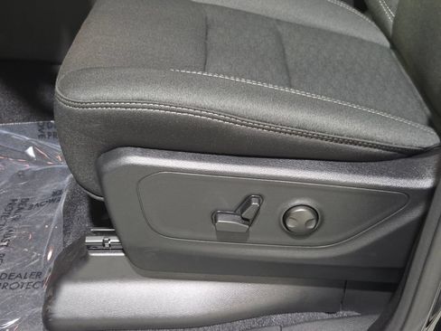 Certified 2025 RAM 1500 Big Horn AWD/4WD image 17