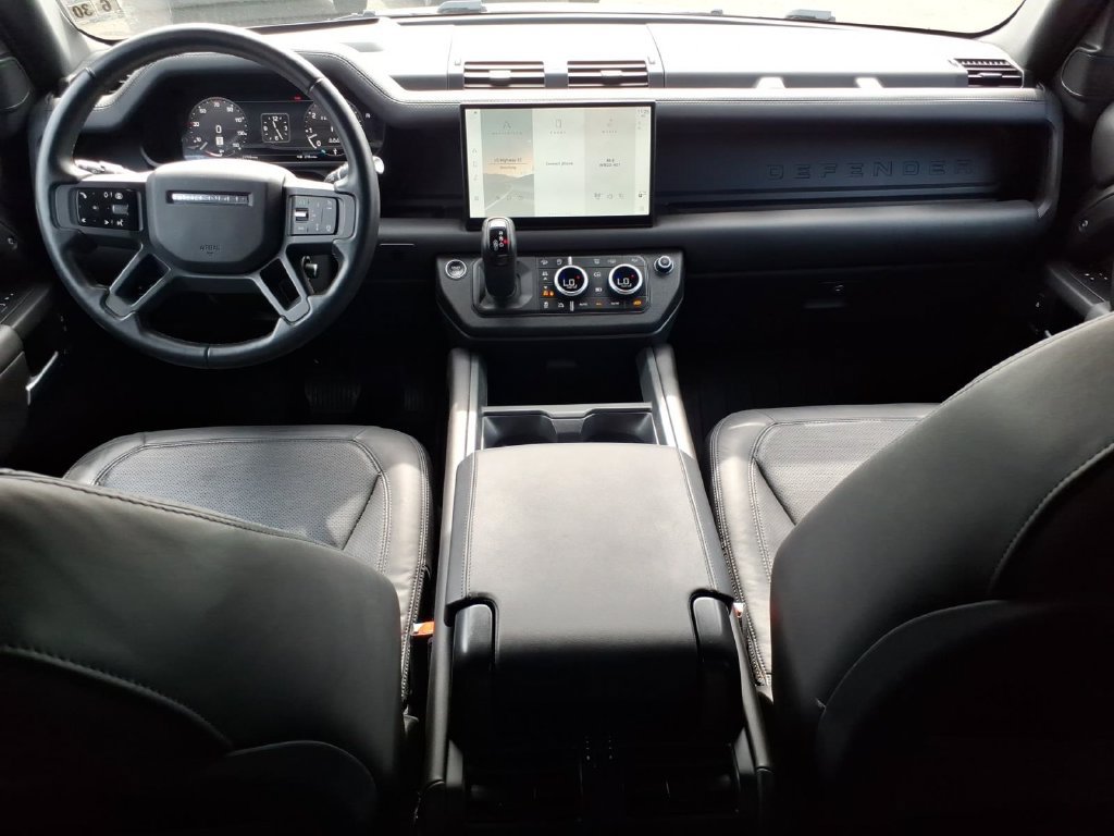 Used 2025 Land Rover Defender 110 X-Dynamic SE AWD/4WD image 12