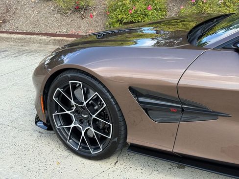 New 2025 Aston Martin Vanquish image 9