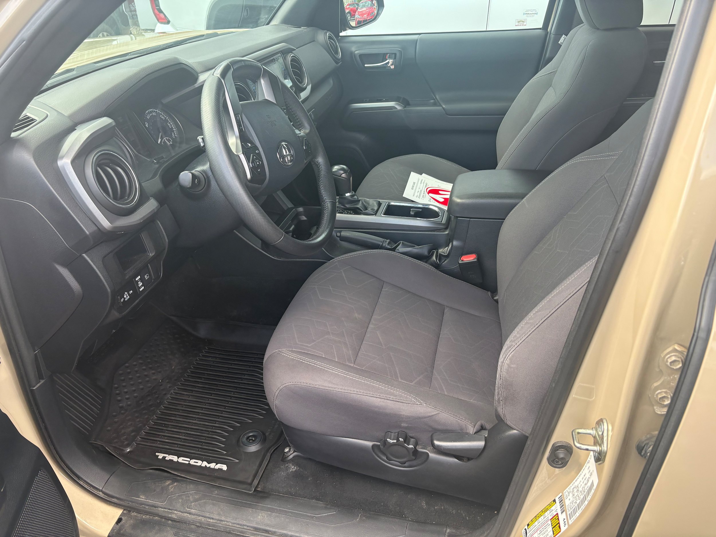 Used 2019 Toyota Tacoma TRD Off-Road w/ Technology Package AWD/4WD image 4