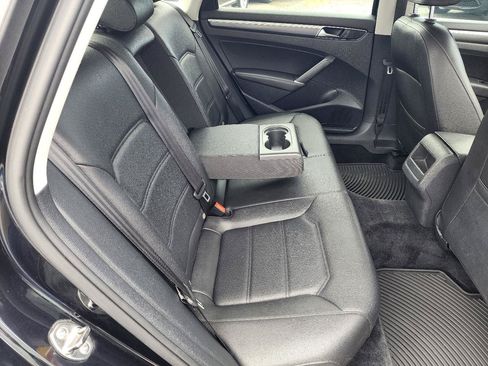 Used 2017 Volkswagen Passat 1.8T R-Line w/ R-Line Lighting Package FWD image 28