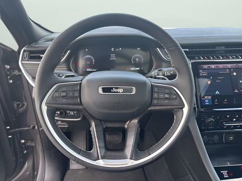 Used 2024 Jeep Grand Cherokee L Limited w/ Luxury Tech Group II image 17