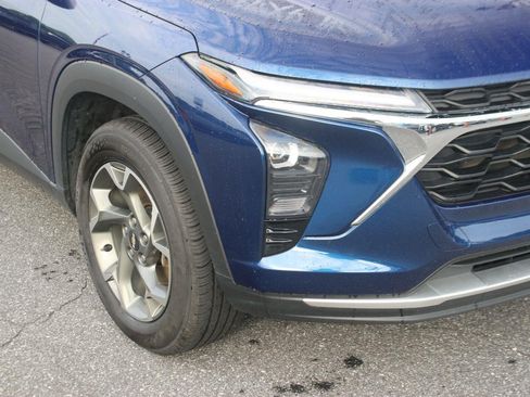 Used 2024 Chevrolet Trax LT FWD image 9