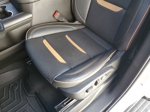 Used 2023 GMC Yukon AT4 w/ Technology Package image 21