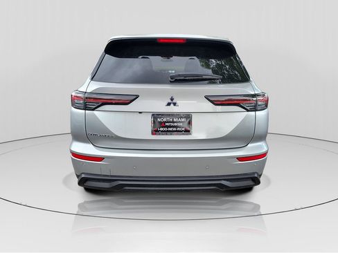 Used 2026 Mitsubishi Outlander ES FWD image 6