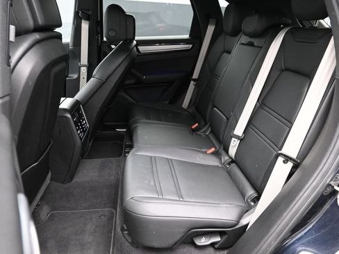 Certified 2023 Porsche Cayenne S Platinum AWD/4WD image 17