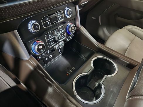 Used 2023 GMC Yukon XL SLT image 40