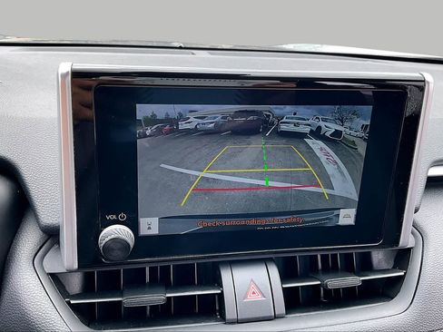 Used 2025 Toyota RAV4 XLE FWD image 25