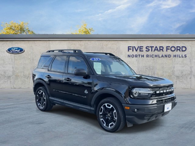 Used 2023 Ford Bronco Sport Outer Banks w/ Tech Package AWD/4WD image 2