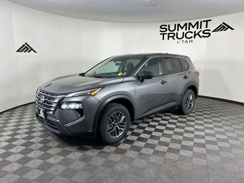 Used 2024 Nissan Rogue S AWD/4WD image 3