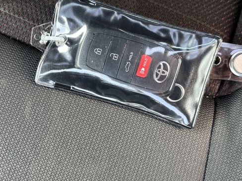 Used 2025 Toyota Corolla SE image 33