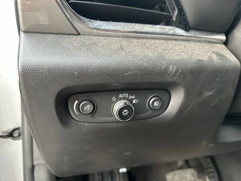 Used 2021 Chevrolet Traverse LT AWD/4WD image 6