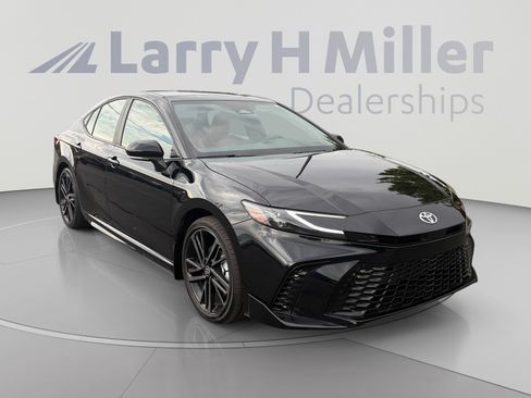 Used 2025 Toyota Camry XSE w/ Premium Package AWD/4WD image 7