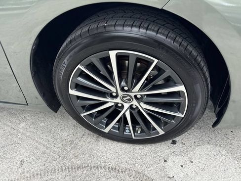 Used 2023 Lexus ES 350 w/ Premium Package FWD image 10